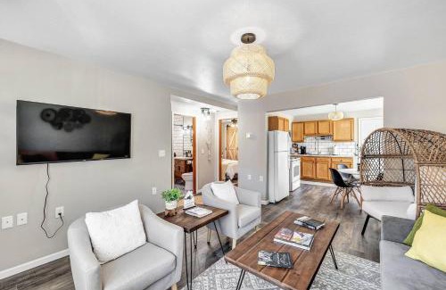 Algoma Apartment | Newly Renovated, Walking Distance To Everything!