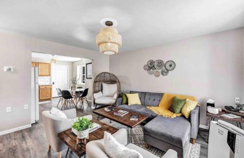 Algoma Apartment | Newly Renovated, Walking Distance To Everything!