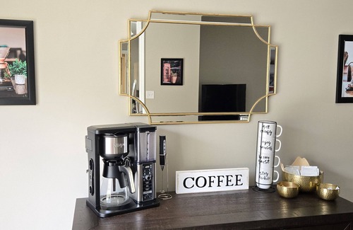 Madison House | Newly renovated with coffee bar, bonus room, fire pit and fully stocked kitchen