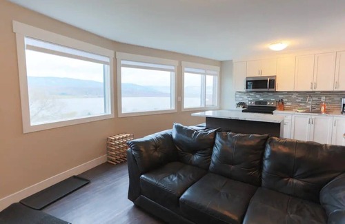 Vernon House | Newly renovated with Lakeviews, big yard, minutes to Silver Star/Golf/Wineries.