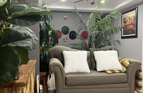 West Pullman House | Newly Revamped Home - For privacy lovers