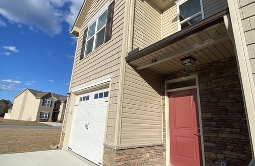 Hubert House | Newly Townhome, 15 mins to Camp Lejeune