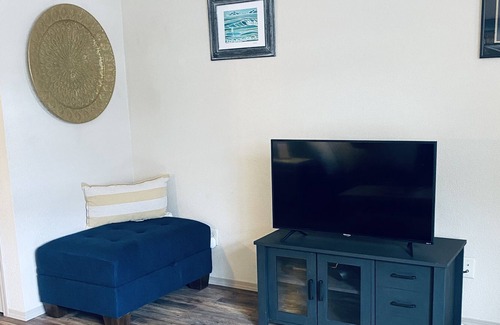 Westside House | Newly Update 2 Bedroom Townhouse