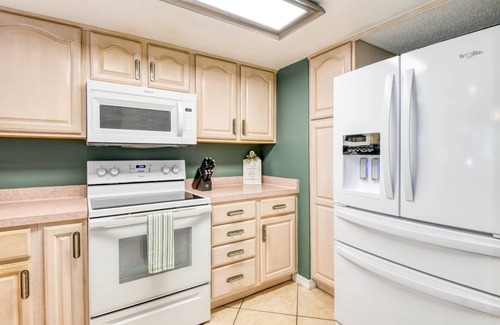 Crescent Beach Condo | Newly Updated, 2 Heated Pools, Ocean View, Private Balcony, Basketball, Tennis, $300 in Free Tickets