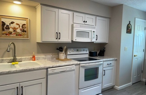 Branson Condo | Newly Updated, 2 King Beds, Pools, Hot Tub & Golf Course Views! Feels like home!