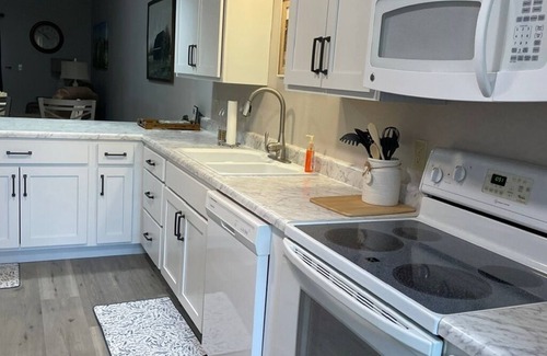 Branson Condo | Newly Updated, 2 King Beds, Pools, Hot Tub & Golf Course Views! Feels like home!