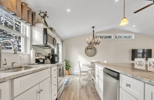 Owls Head House | Newly Updated 3 bed/3bath Home-View/Walk to Crescent Beach