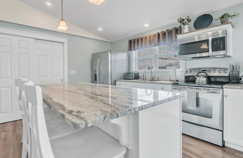 Owls Head House | Newly Updated 3 bed/3bath Home-View/Walk to Crescent Beach