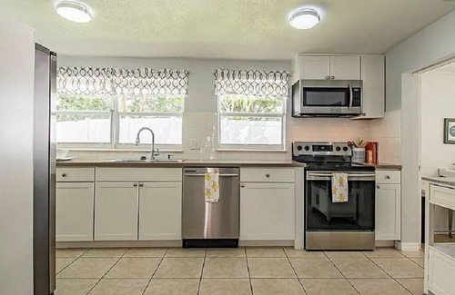 Rock Ridge House | Newly updated 3 bedroom/2 bath home 2.5 miles away from the beach!