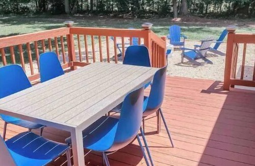 Reedville House | Newly updated 3 bedroom cottage with Solo Stove fire pit