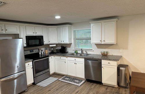 Northside House | Newly Updated 4-bedroom House Close to Jax Airport and Downtown Jacksonville