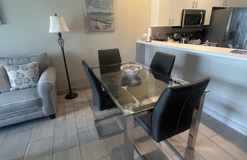 Naples Condo | Newly updated beautiful condo in Naples Florida on Golf Course Beach nearby