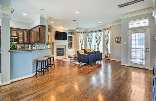Washington Ave./ Memorial Park House | Newly updated, bright & airy townhouse!
