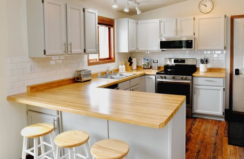 Ellison Bay Cottage | Newly updated Lake Michigan Waterfront with pier for boats! Room for trailer!