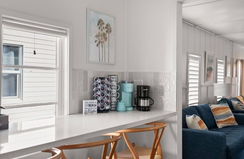 West Newport Cottage | Newly Updated! - Oceanview Sea Gem Cottage- Bikes/Boards,10 sec walk to beach