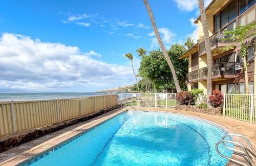 Maalaea Condo | Newly Updated Oceanfront Corner-Condo with Private Patio, Shared Pool & Grill
