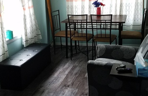 Geneva-on-the-Lake Cottage | Newly updated quiet cozy cottage off the Strip, pet friendly