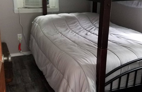 Geneva-on-the-Lake Cottage | Newly updated quiet cozy cottage off the Strip, pet friendly