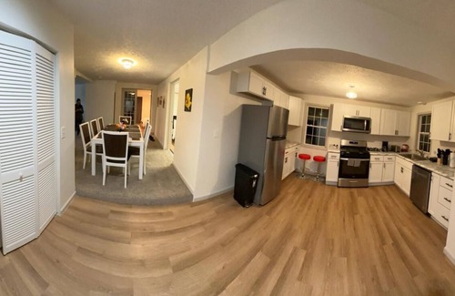 Greenfield House | Newly Updated Specious & Cozy & Modern Retreat
