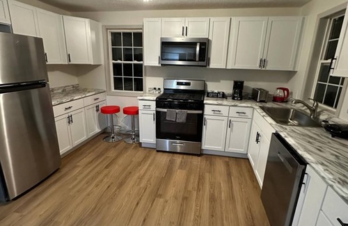 Greenfield House | Newly Updated Specious & Cozy & Modern Retreat