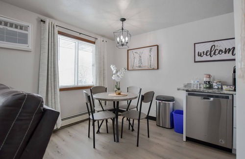 Bellevue Apartment | Newly Updated Two-bed Upper Suite in Green Bay