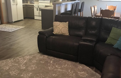 Highlands House | Newly Updated Vacation/Executive Home-Minutes To Downtown