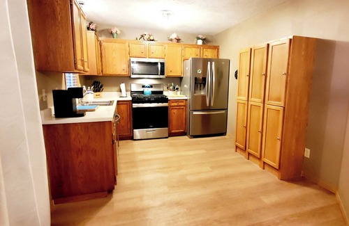 Rockford House | Newly updated warm Rockford tri-level house minutes from Bypass 20, I39 and I90!