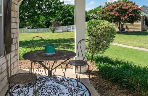 McKinney House | Newly upgraded, cozy home 2BR + 2Bath, very quiet neighborhood - Full Furnished