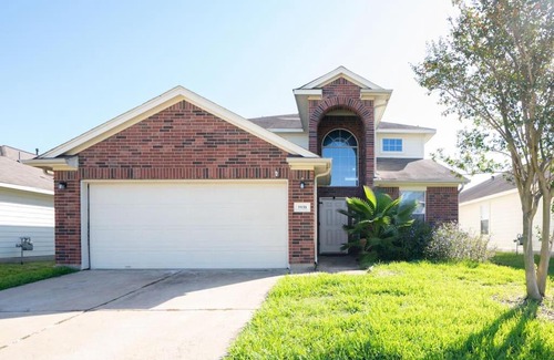 Barker House | Newly Upgraded w a quiet neighborhood