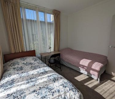 Auckland House | Newmarket Homestay - Twin Room