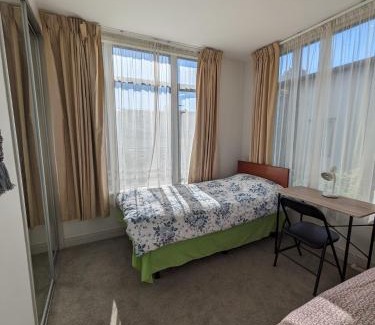 Auckland House | Newmarket Homestay - Twin Room