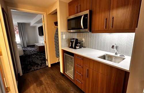 York Regional Municipality Hotel | Newmarket Hotel & Suites