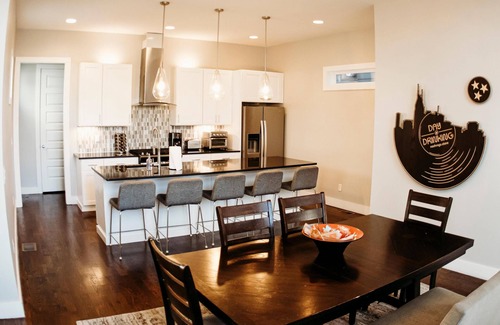 Berry Hill House | ✅NewMatresses ✅PetFriendly ✅Washer/Dryer ✅FastWiFi ✅BigKitchen