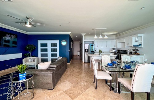 Rosarito Condo | NewModern-LasOlasCondo-Pools&Jacuzzi-Rosarito