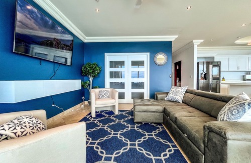 Rosarito Condo | NewModern-LasOlasCondo-Pools&Jacuzzi-Rosarito
