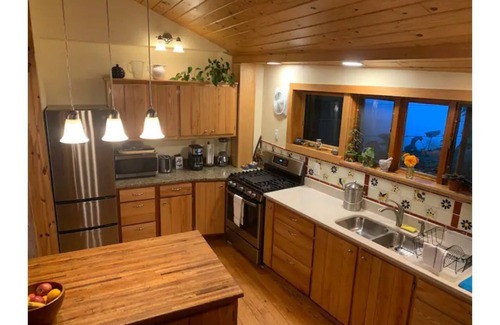 Bear Lake House | Newmoon Lodge 5 Star Reviews! Retreat near Arcadia, Crystal Mtn. Fall bookings!