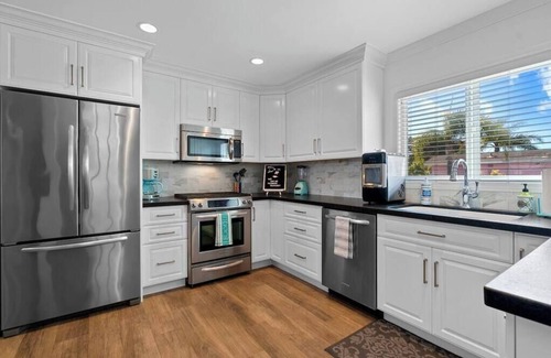 Balboa Peninsula House | Newport Beach 2 Bedroom Home/Beach/Roof Top
