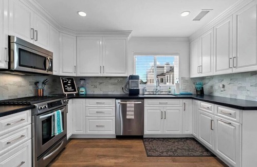 Balboa Peninsula House | Newport Beach 2 Bedroom Home/Beach/Roof Top
