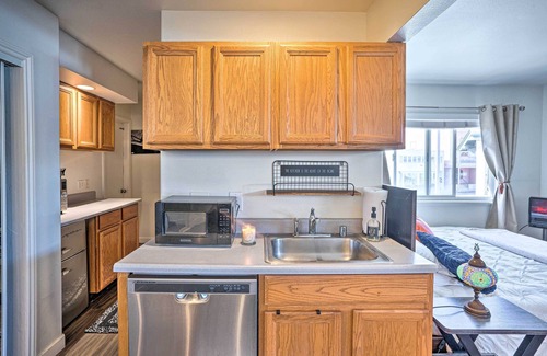Balboa Peninsula Apartment | Newport Beach Vacation Rental - Short Walk to Pier