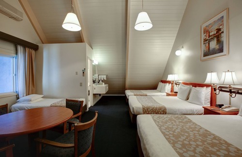 Newport Shores Hotel | Newport Channel Inn - Near Huntington State Beach