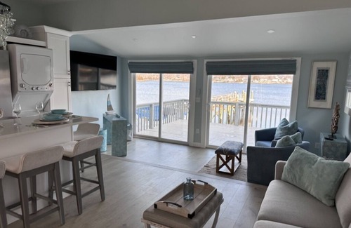 Portsmouth House | Newport, Coastal Retreat! Boat Dock , jet srental & private chef available.