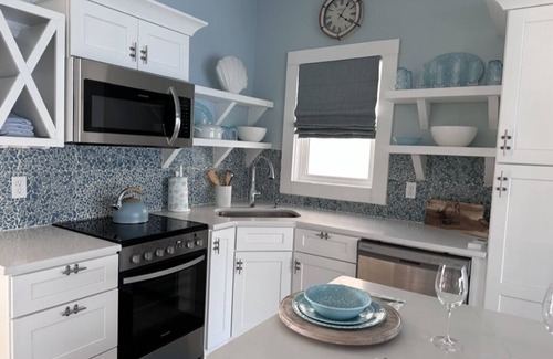 Portsmouth House | Newport, Coastal Retreat! Boat Dock , jet srental & private chef available.