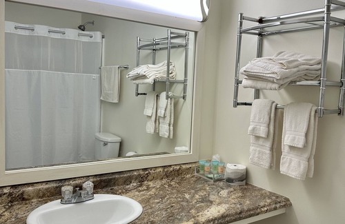 Guild Hotel | Newport Motel