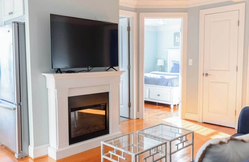 Fifth Ward Apartment | Newport's fav Neighborhood 3bed