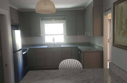 Fifth Ward House | Newport summer monthly rentals close to everything!