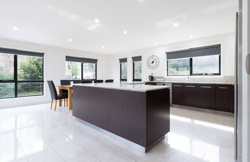 Newstead House | Newstead Haven: Sleeps Many, Entertains Plenty
