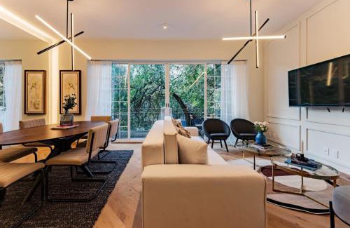 Polanco Apartment | Newton Chic Condo Stylish and Cozy