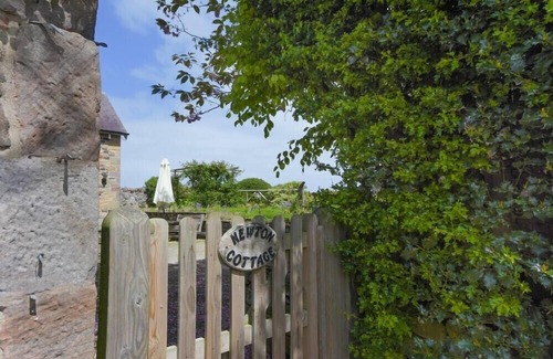 Newton by the Sea Cottage | NEWTON COTTAGE, pet friendly, with a garden in Newton-By-The-Sea