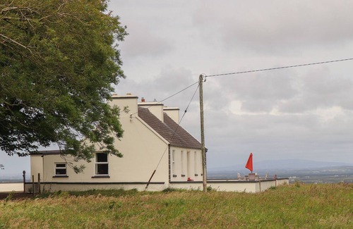 Banna House | NEWTOWN EAST, family friendly, with open fire in Kilkee, County Clare