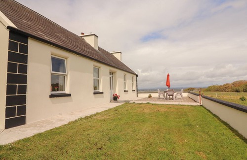 Banna House | NEWTOWN EAST, family friendly, with open fire in Kilkee, County Clare